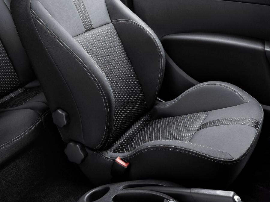  Renault Clio R.S. 2.0 16V 2006 года  (фото 18 из 125)